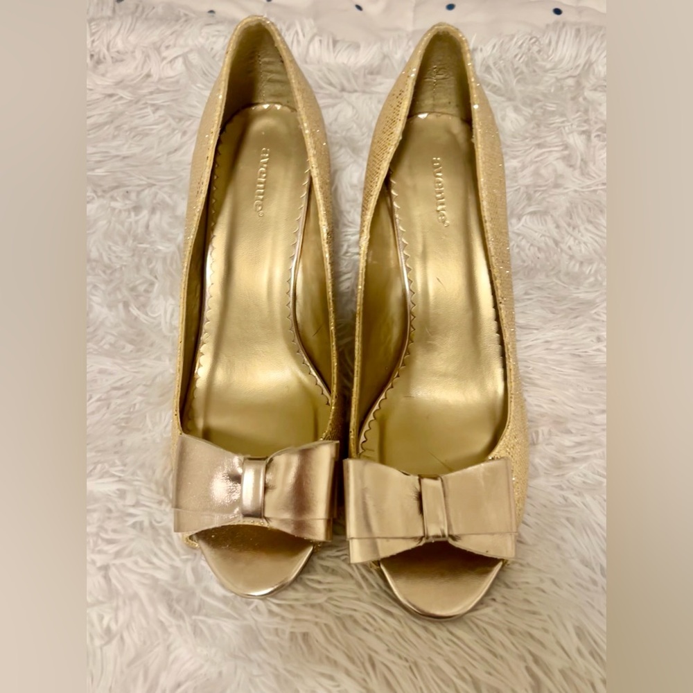 Gold Sparkle Heels Size 8.5 Wide